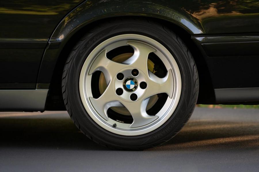 Колеса BMW M5 Touring (E34) 1992 года  (EU) (фото 53 из 94)